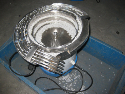 小小塑料件振动盘